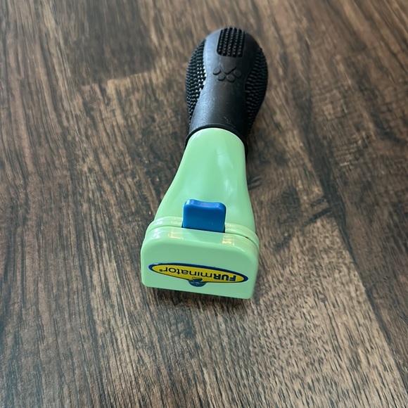 FURminator Small, Short Hair - Picture 3 of 5